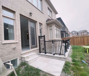 Detached Home For Lease | N9246341 - Photo 5