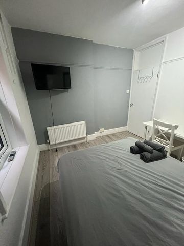 Room in a Shared House, Finchley Road, NW11 - Photo 3