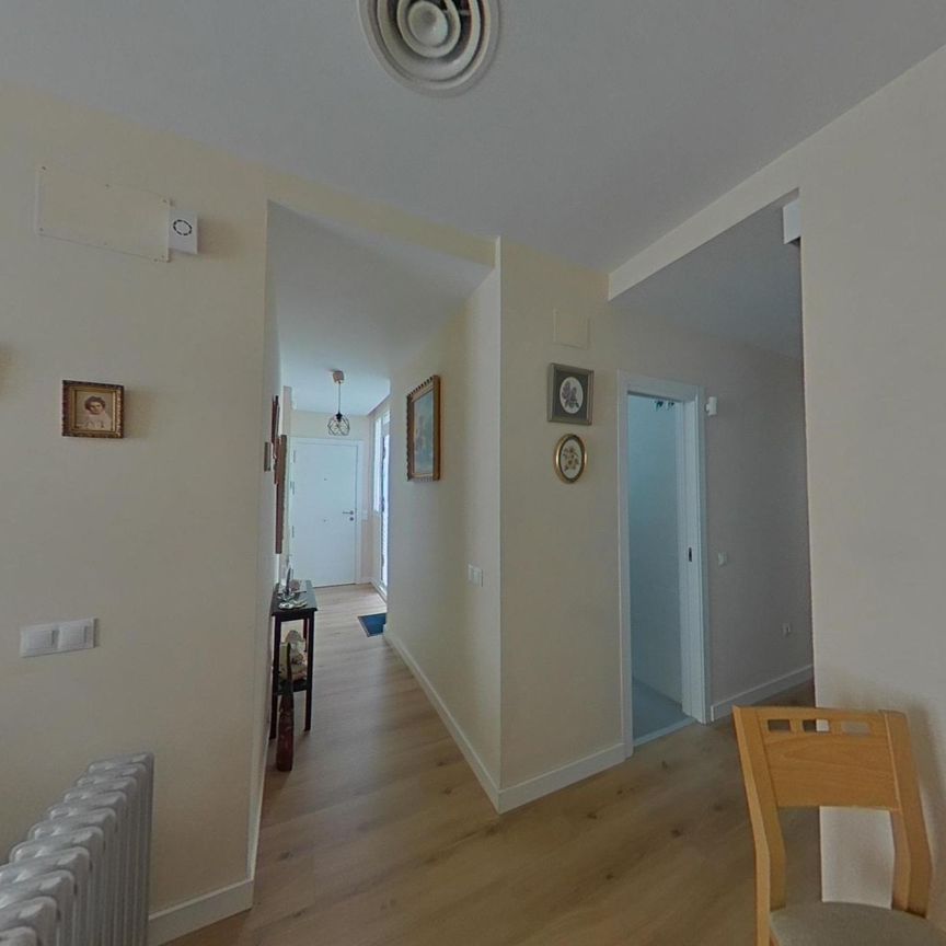 Piso de alquiler en Ensanche Centro - Puerto - Photo 1