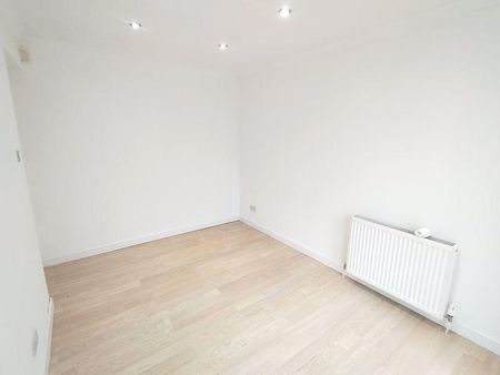 3 bedroom apartment to rent - Photo 2
