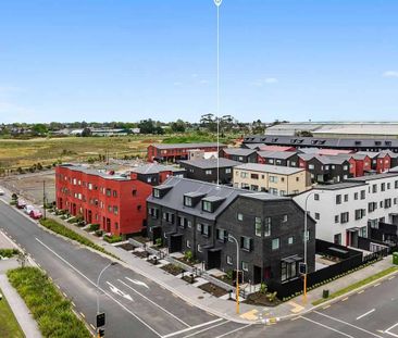 Sunny 3BR Townhouse - Photo 5