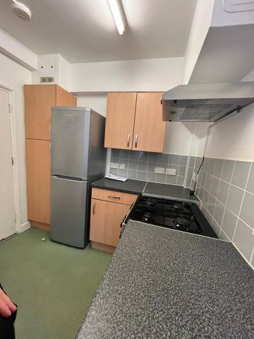 Room in a Shared Flat, Hardy House, SW4 - Photo 4