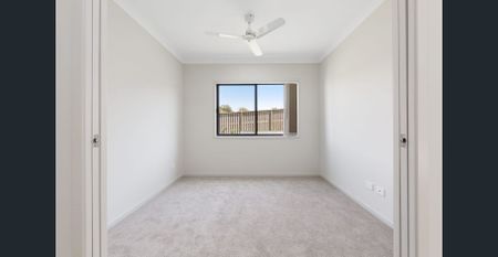 Modern 4 Bedroom House With Media Room !!! Rent $600, will increase to $620 from 21 April 2026!! - Photo 4
