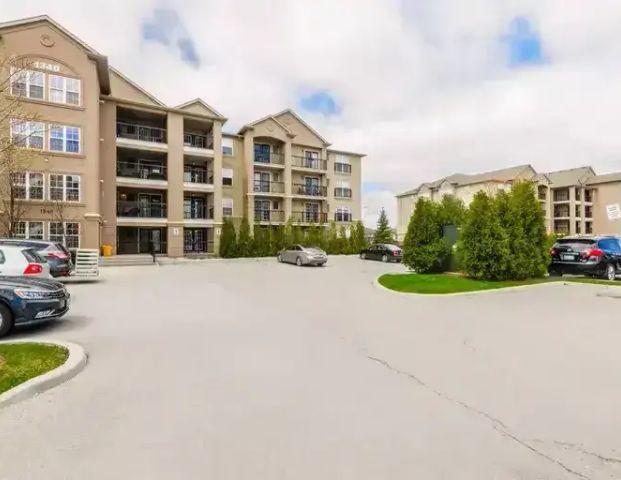 Dempsey County Stunning Corner Unit! | 1340 Main Street East, Milton - Photo 1