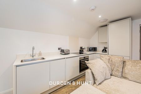 Auction Square, Market Place, Abridge - Photo 3