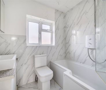 Rutherwyk Road, Chertsey - 3 bedrooms Property for lettings - Seymours - Photo 6