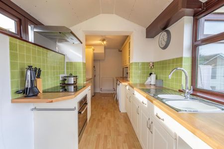 2 bedroom semi-detached house to rent - Photo 5