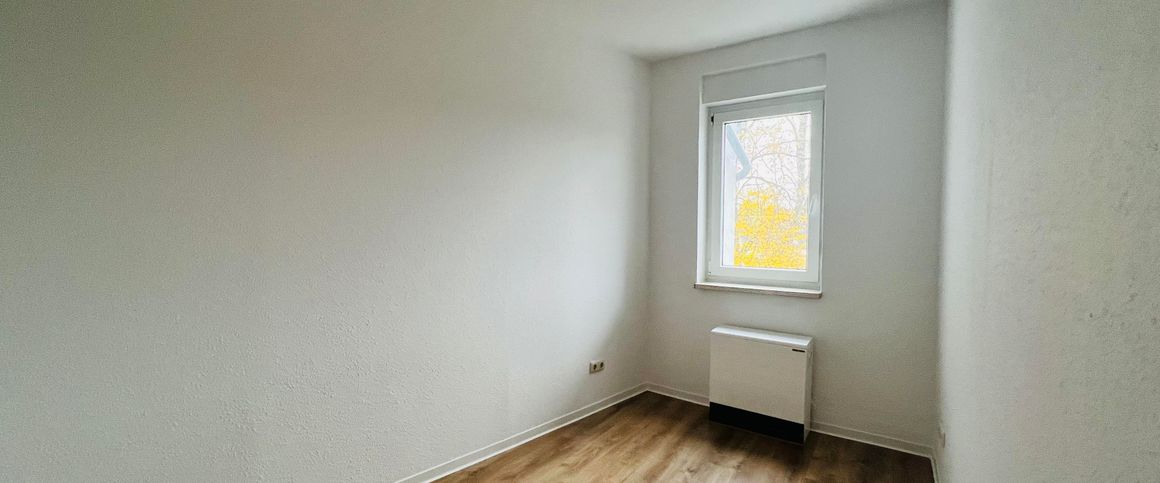 Frisch renoviert, ruhig und idyllisch gelegen und mit Balkon! - Photo 1