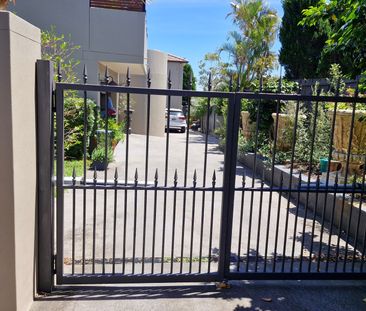 Abbotsford - Photo 1