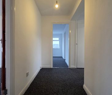 Guide Price £1,800 pcm - Available Now - Part Furnished - Photo 4