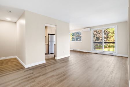 5055 Boul. des Sources, #201 - Photo 4