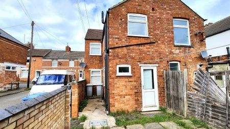 1 bedroom ground floor flat to rent - Photo 5