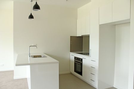 Modern Apartment Living in Prime Highett Location - Photo 2