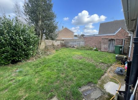 3 bedroom detached bungalow to rent - Photo 2