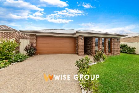 “Modern Family Living in Prime Pakenham Location!” - Photo 5