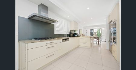 Contemporary Family Home, Moments to the Sea - Photo 5