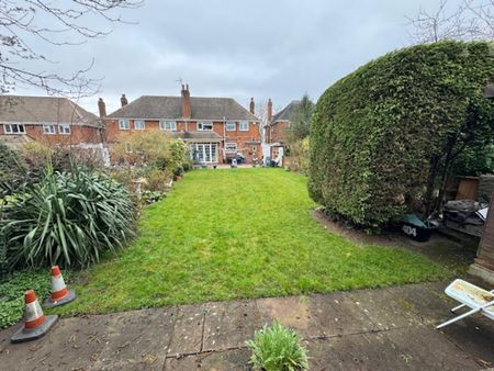 4 bedroom semi-detached house to rent - Photo 2