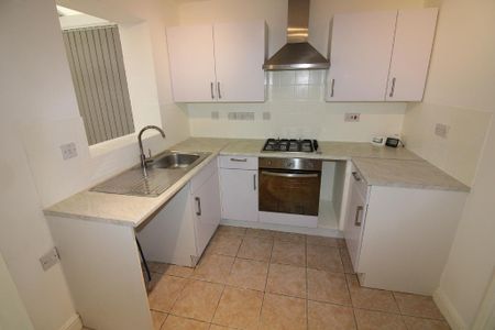 2 bedroom semi-detached house to rent - Photo 4