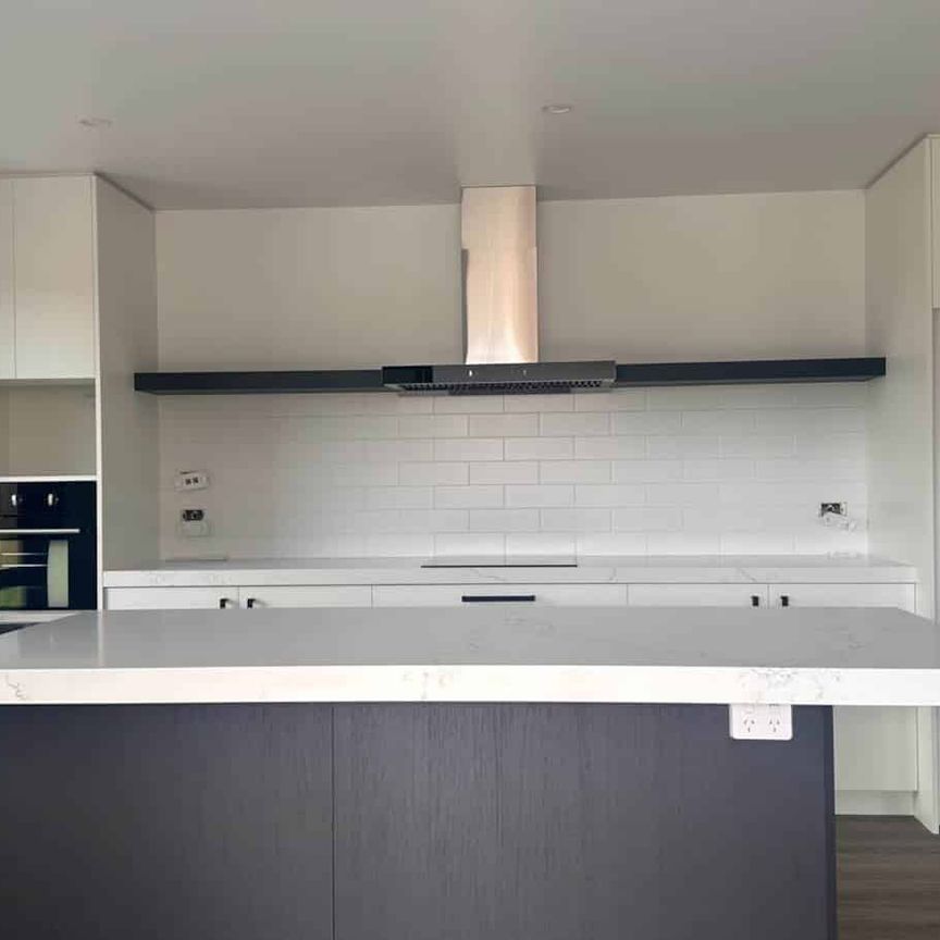 Brand new 4 bedroom - Photo 1