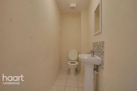 6 bedroom detached house to rent - Photo 2