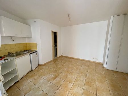 Location Appartement 1 pièce 18m² ALBI 81000 - Photo 2