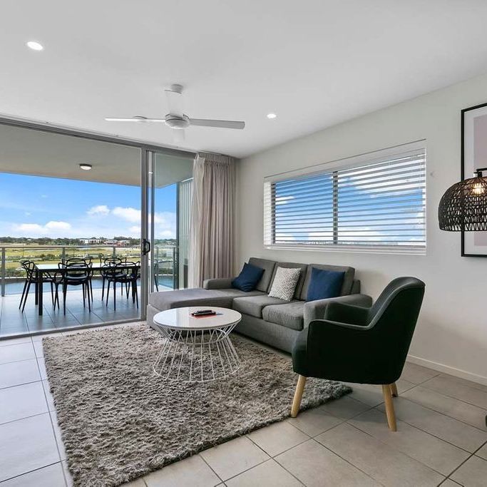 Waterfront Fully Furnished Apartment Close to Hospital! - Photo 1