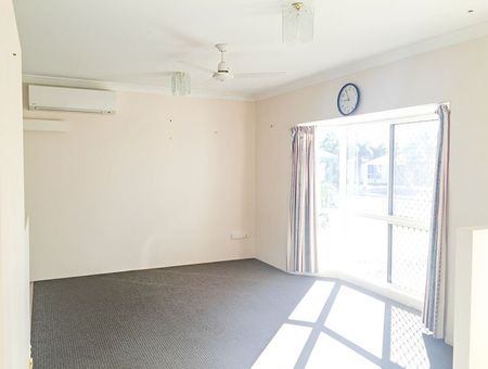 31 Dalkeith Crescent, Mount Louisa - Photo 2