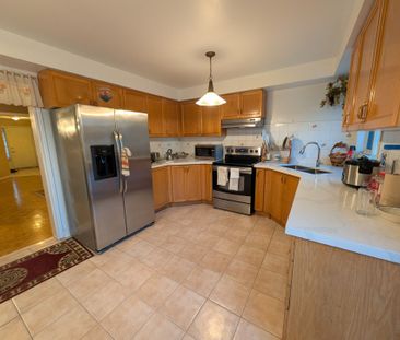 For Lease - 122 Pressed Brick Drive Unit# Upper, Brampton, Ontario - Photo 2