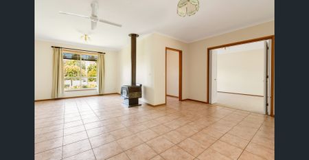 LARGE FAMILY HOME - Photo 5