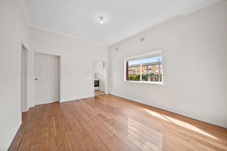 Charming home on Uriarra Road - Photo 3
