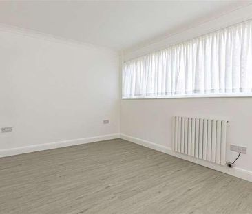 Priory Court, Harlow, CM18 - Photo 2