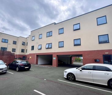 2 bedroom Flat To Let - Photo 2