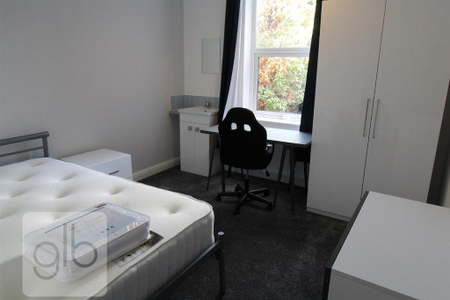 6 bedroom terraced house to rent - Photo 2