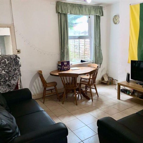 3 bedroom terraced house to rent - Photo 1