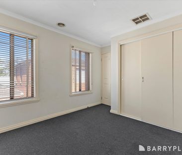 EXECUTIVE LIVING IN LILYDALE! - Photo 4