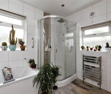 Brentwood Road, Romford, RM1 2EX, Property for rent - Photo 4