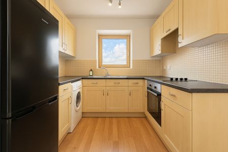2 Bedroom Apartment, Khama Road, Tooting - Photo 3