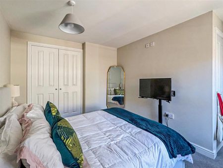 2 bed Flat To Let - Photo 5