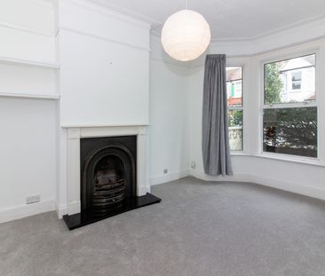 4 Bed Terraced House, Boscombe Road, SW17 - Photo 3
