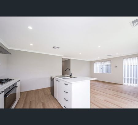 37 Cussington Wy, Ellenbrook, WA 6069 - Photo 2