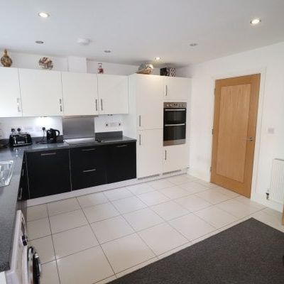 KENSINGTON WAY - BRENTWOOD, Property for rent - Photo 1