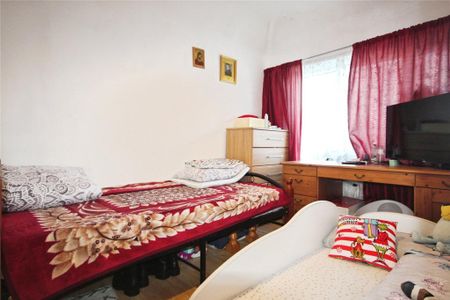 2 bedroom end of terrace house to rent - Photo 2