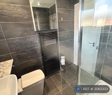 2 bedroom semi-detached house to rent - Photo 6