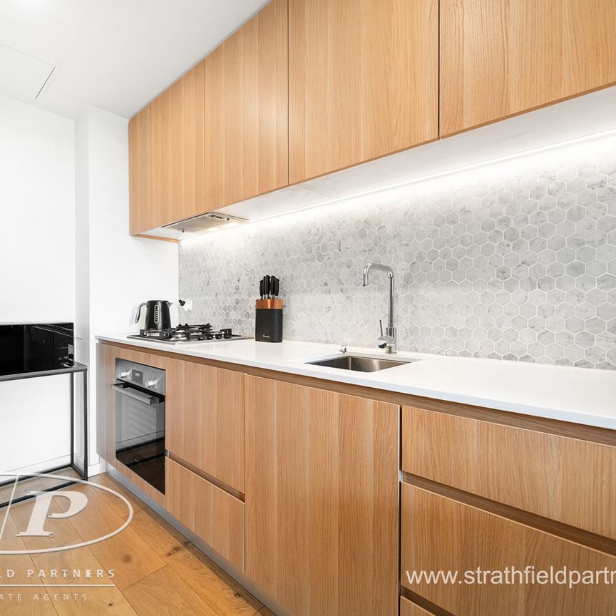 Stylish 1 Bedroom Plus Study Apartment - Photo 1