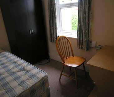 Bedroom House In Winton, BH9 - Photo 1