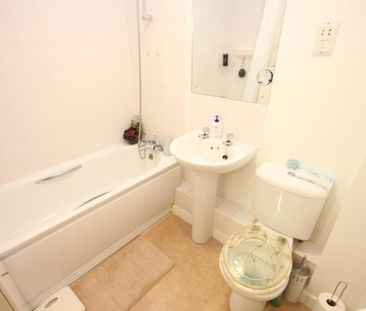 Park Heights, Woking, Surrey, GU22 - Photo 4