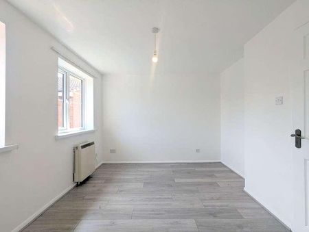 Redford Close, Feltham, TW13 - Photo 2