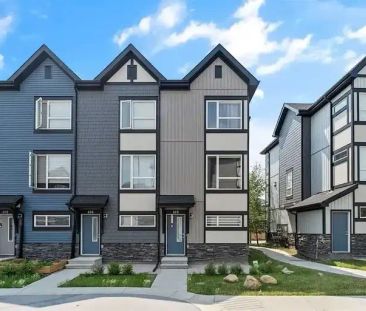 Townhouse for Rent, Corner Unit, 2.5 Bed and 2.5 Bath, Attached Garage | 410 - 15 Evanscrest Park Northwest, Calgary - Photo 1