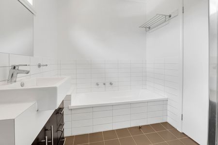 40A Drysdale Street, Reservoir VIC 3073 - Townhouse For Rent | Domain - Photo 4