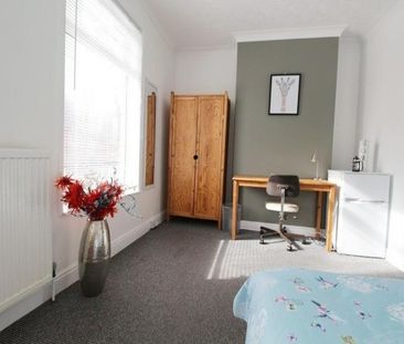 1 bedroom in a house share to rent - Photo 4